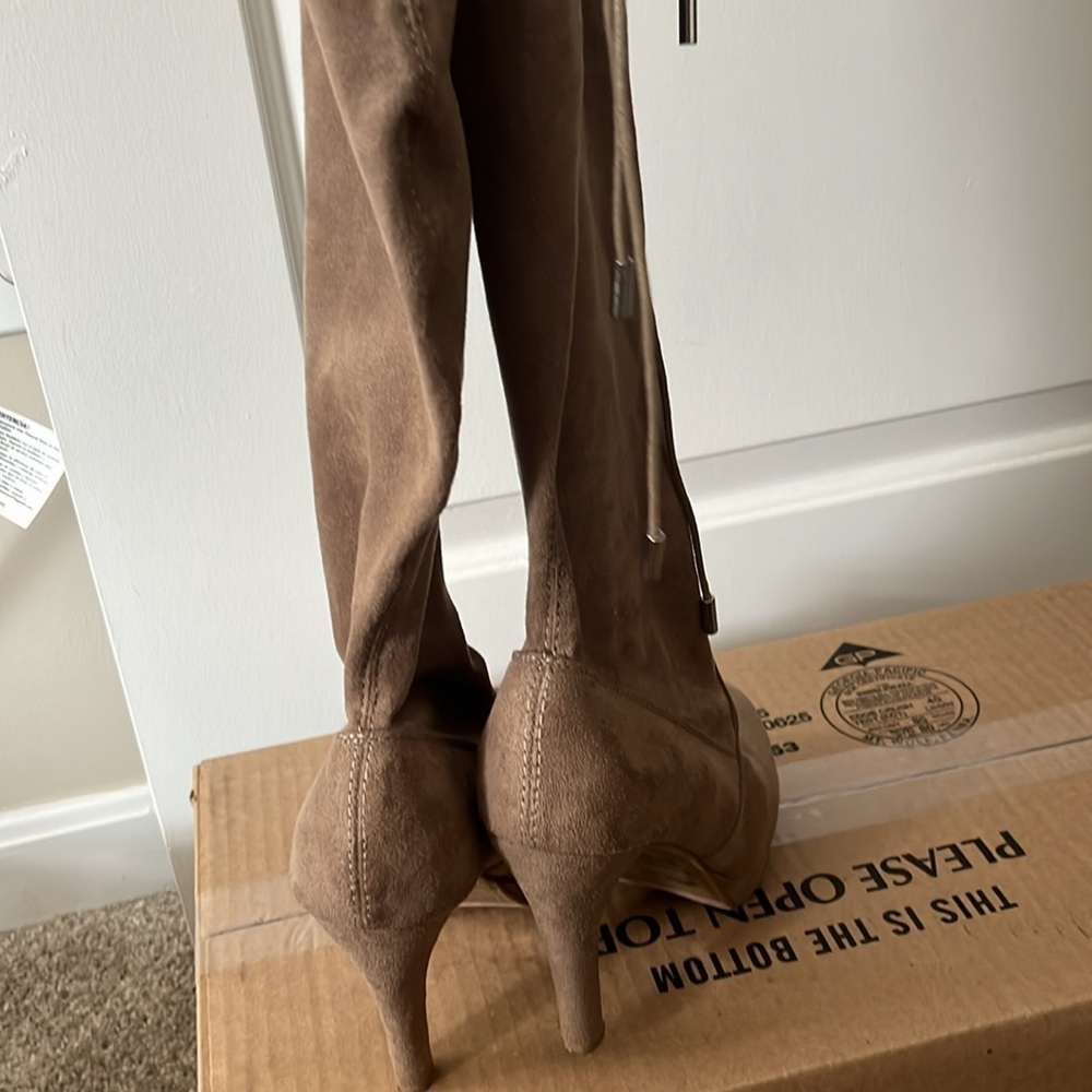 Knee high boots - Picture 4 of 9